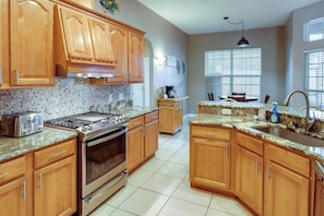 Kitchen | Single Story | Trash Bags & Paper Towels Provided