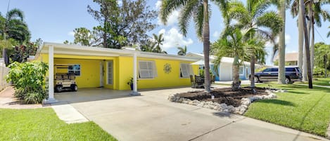 Bradenton Vacation Rental | 3BR | 2BA | 1,167 Sq Ft | Small Step for Entry