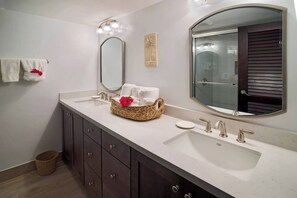 Double sinks, so you can pack all your skincare items!