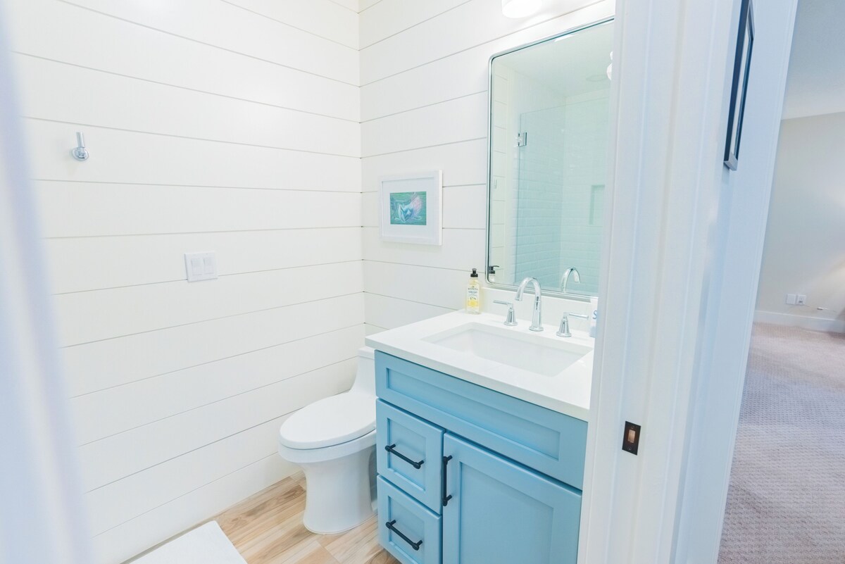 Fully Renovated Condo: Beach Views, Pool, Pickleball & Kid Friendly