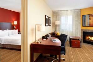 Unit with Queen bed. Exact unit will be assigned upon arrival. Views, colors, and decor may vary.