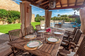 Outdoor dining