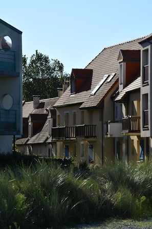 Maison située dans un espace résidentiel à 2 pas de la plage.