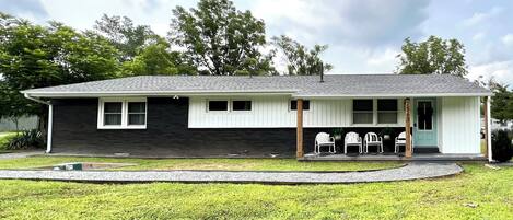 Welcome to Carter's Cottage with Mid-Century Farmhouse style. 