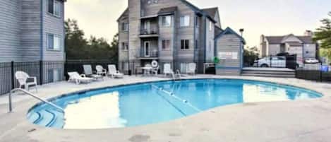 Gatlinburg Condo Swimming Pool