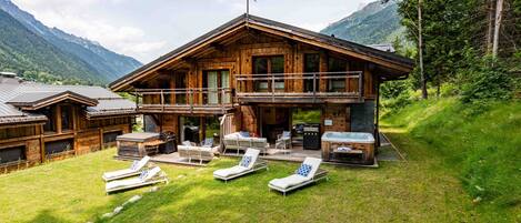 Chalet Bonnabelle is the right half of the chalet