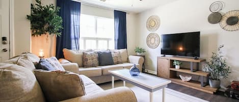 Living Room with Ceiling Fan & Smart TV