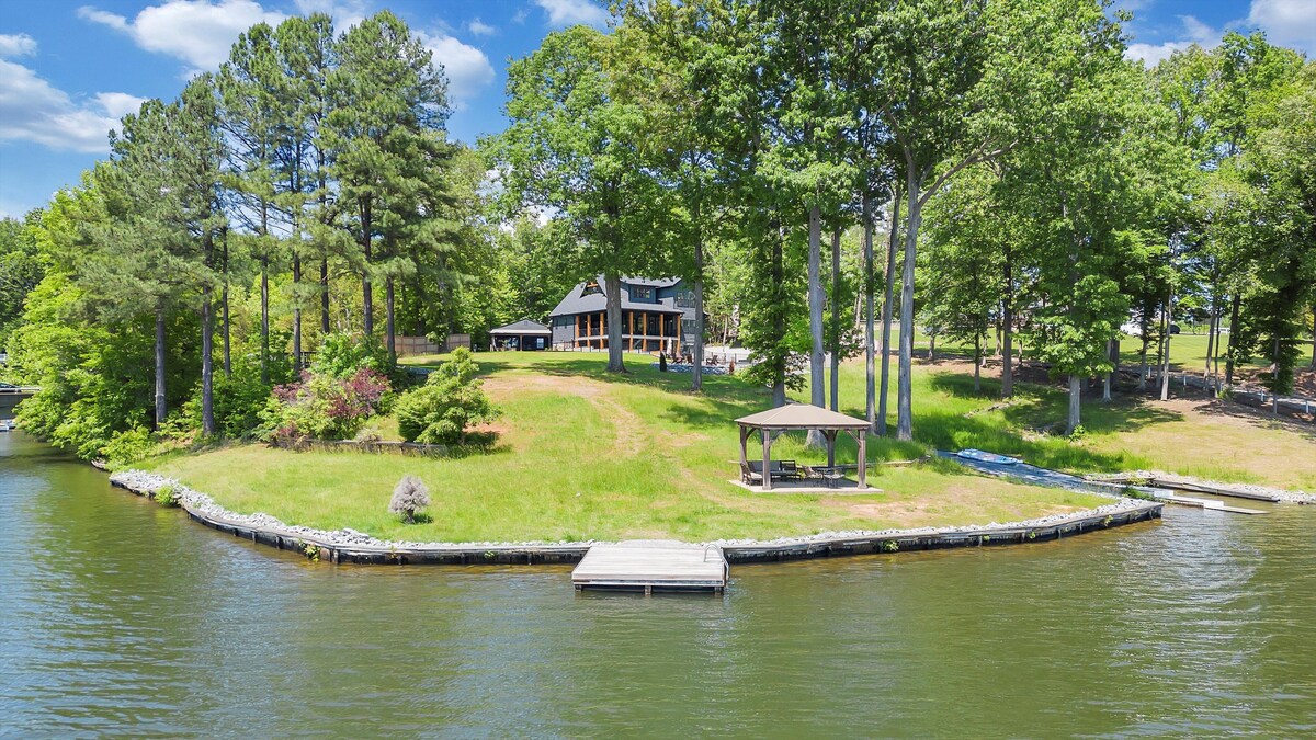 Vista Pointe Estate, Luxury Lakefront Compound w/ Heated Salt Pool, Hot Tub, Dock!