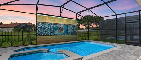 Relax by the pool with spa and 75" Smart TV - Ultimate comfort!