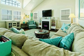 Living Room with mood or functioning fire place