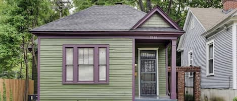 Welcome to your Midtown Bungalow on Overton Square!! 
