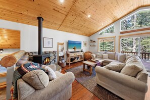 Cozy and spacious living area with TV and fireplace