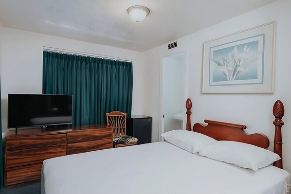 Unit with 1 Queen bed
