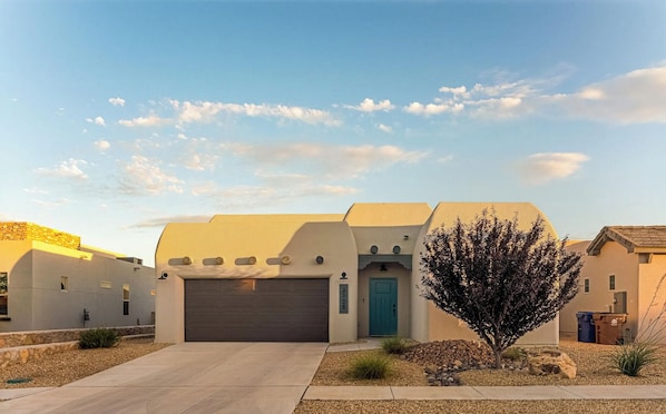 Arista builder's: Classic New Mexico Pueblo Style home.