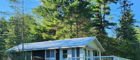 Welcome to your cozy cabin in the woods w Brand New Deck & recent reno