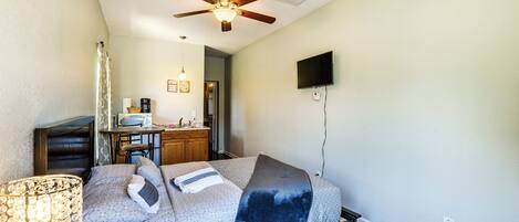 Denton Vacation Rental | Studio | 1BA | 500 Sq Ft | Stairs Required