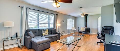 Denton Vacation Rental | 2BR | 2BA | 1,300 Sq Ft | Stairs Required