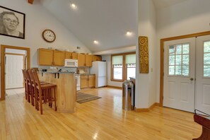 Entryway & Kitchen