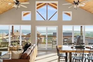 wall of windows with Table Rock Lake and Ozark Mountain views 