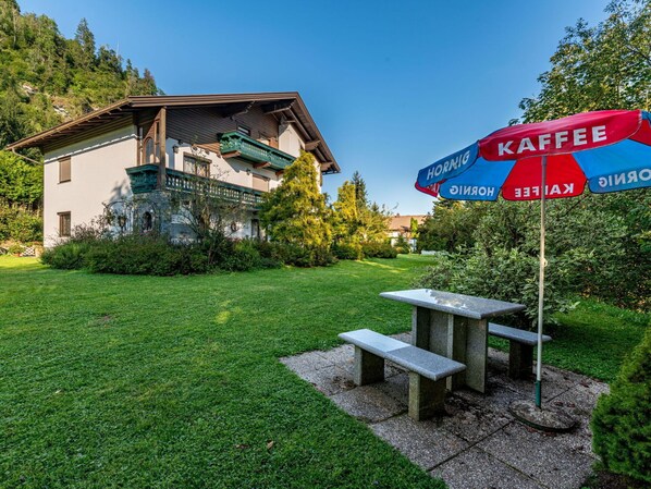 Himmel, Pflanze, Gebäude, Daytime, Eigentum, Baum, Außenbank, Natürliche Landschaft, Haus, Grundstueck