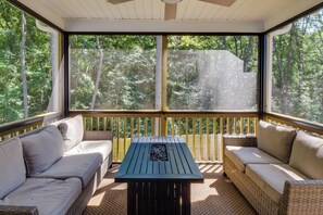 Screened Porch | Gas Fire Pit