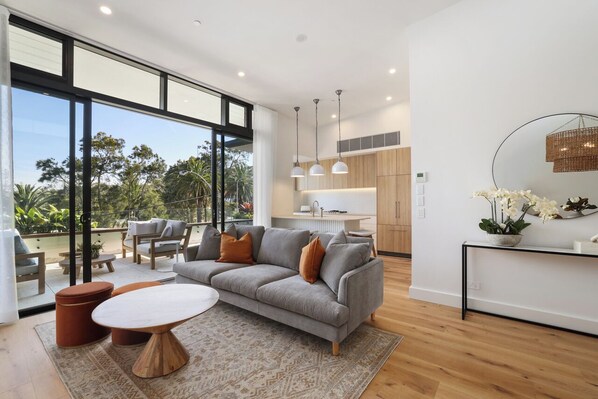 Large open plan living area and kitchen with breakfast bar