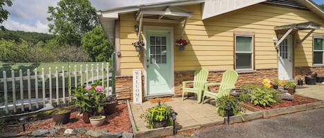 Spruce Pine Vacation Rental | Studio | 1BA | 351 Sq Ft