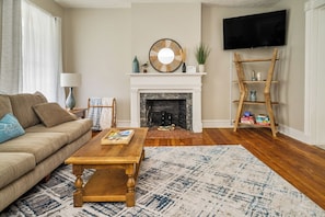 This inviting living area is an excellent location to unwind. You may listen to soothing music, watch tv or read books 
