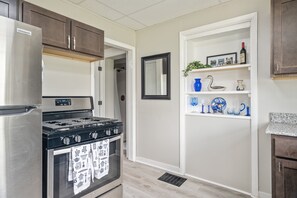 Brand new fully stocked kitchen with granite counter perfect for your cooking adventure.