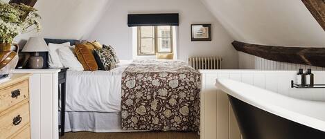 Bedroom One, Armada Cottage, Bolthole Retreats