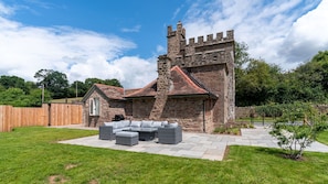 Garden and terrace, Lower Lodge Gatehouse at Kentchurch, Bolthole Retreats