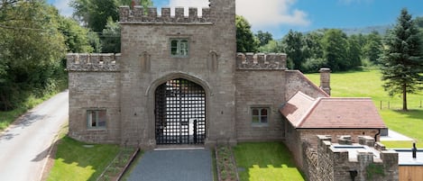 Entrance, Lower Lodge Gatehouse at Kentchurch, Bolthole Retreats