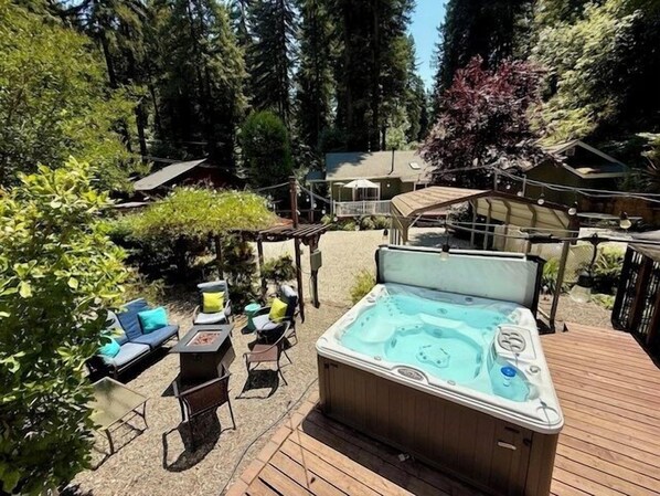 Outdoor spa tub