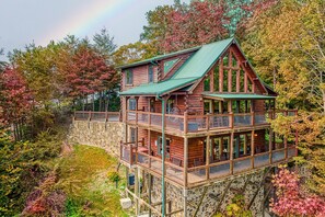 Plenty of seating, wall to wall windows and peaceful views from a private, cul-de-sac lot.