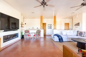 75” SMART TV with SONOS soundbar for relaxing at home with a good movie