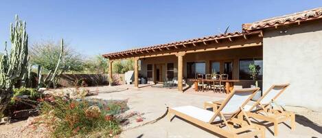 Enjoy a barbecue and a lounge-around desert escape day