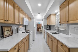 www.PompanoBeachPointe.com