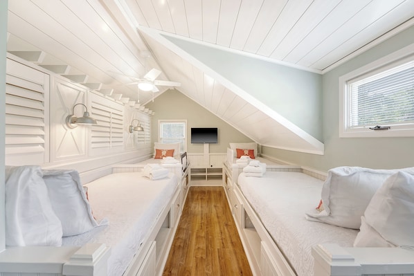 The original Cool Kids Loft! Smart TV