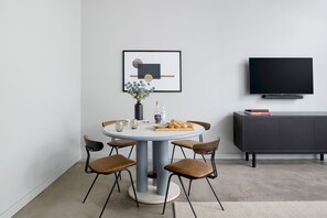Flatscreen TV, dining table with seating for 4, Youtube TV, sonos speaker, field guide, Chicago books. 