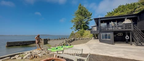 Coos Bay Vacation Rental | 4BR | 2.5BA | 3,622 Sq Ft | Stairs Required