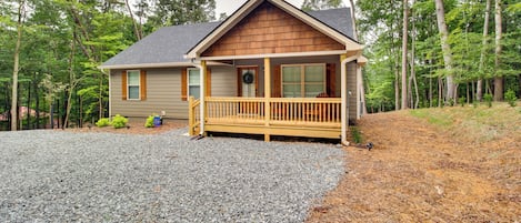 Ellijay Vacation Rental | 3BR | 2BA | Stairs Required to Access | 1,200 Sq Ft