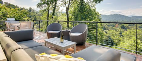 Asheville Vacation Rental | 3BR | 2.5BA | 1,300 Sq Ft | Steps Required