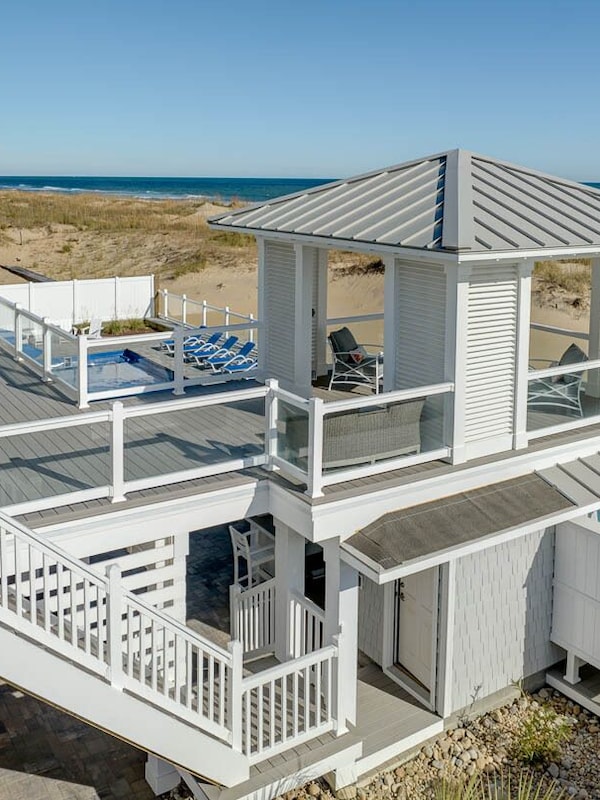 Mid-Level Deck with Seating