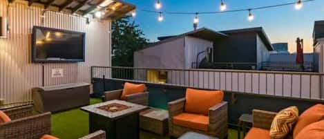 Roof Top Patio-Night View
