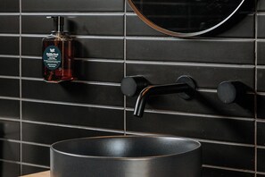 Bathroom amenities