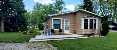 Nice spacious front porch