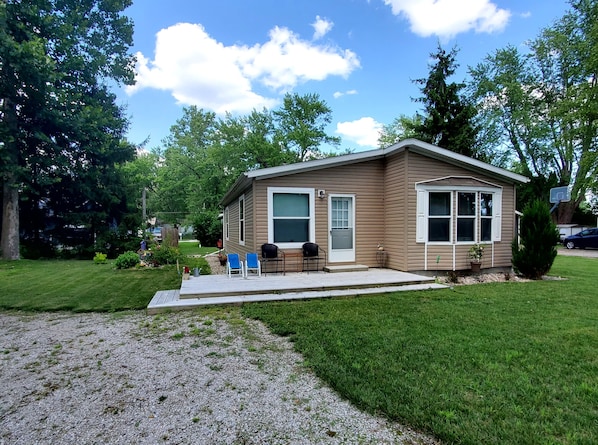 Nice spacious front porch