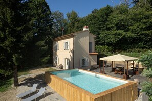 Autumn, Balcony / Terrace / Patio, Building Exterior, Pool, Spring, Summer