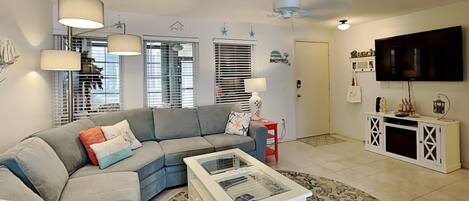 Madeira Beach Yacht Club 323B | Living Room