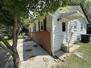 Front door (left), side door (right)